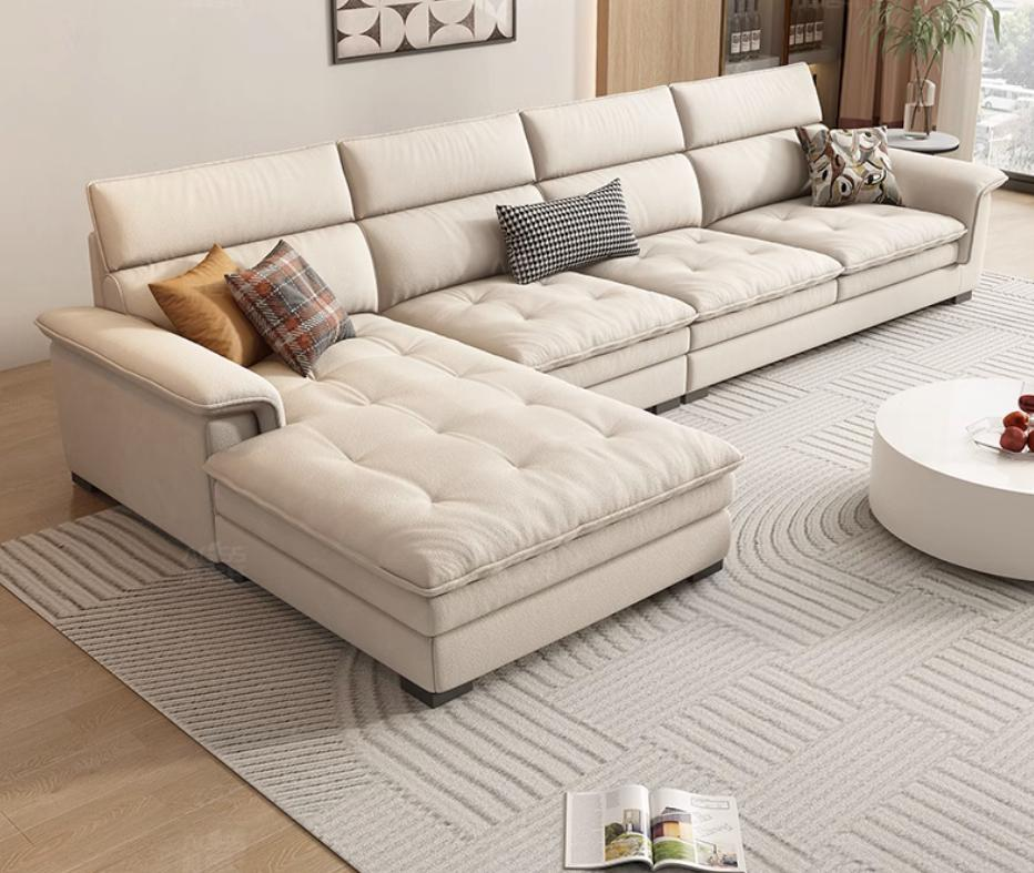 The small yellow cow leather sofa, combined with the royal leather sofa from Nordic style, forms a modern and simple corner design in the cream color scheme.