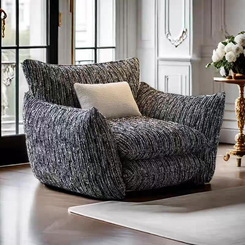 The new Serlia retro and laid-back style lounge chair is designed for the living room sofa.
