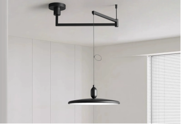 Minimalist restaurant pendant lamp with swivel arm, disc-shaped, high-end, modern, minimalist, and movable dining table lamp.