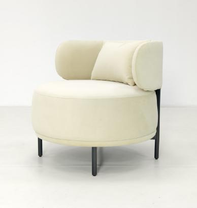 Retro mid-century modern style sofa chairs with solid wood armrests, single-person lounge chairs, chief chairs, leather chairs.