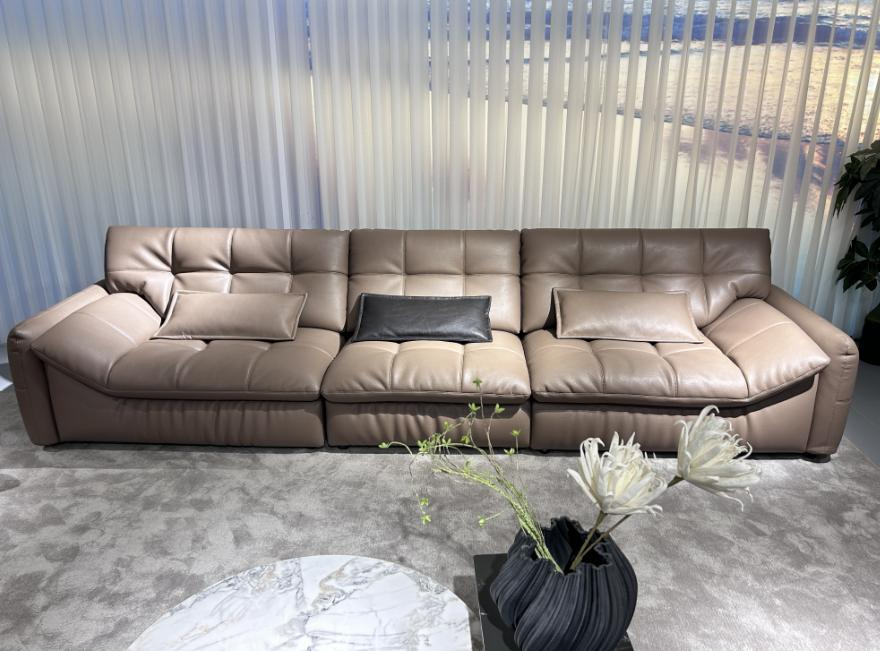Minimalist genuine leather sofa, top-grain cowhide, modern and minimalist design, suitable for small-sized living rooms, straight-line retro style sofa for modern homes.